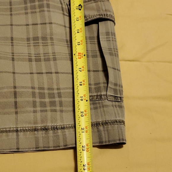 IZOD Green Striped Cargo shorts - Picture 14 of 14